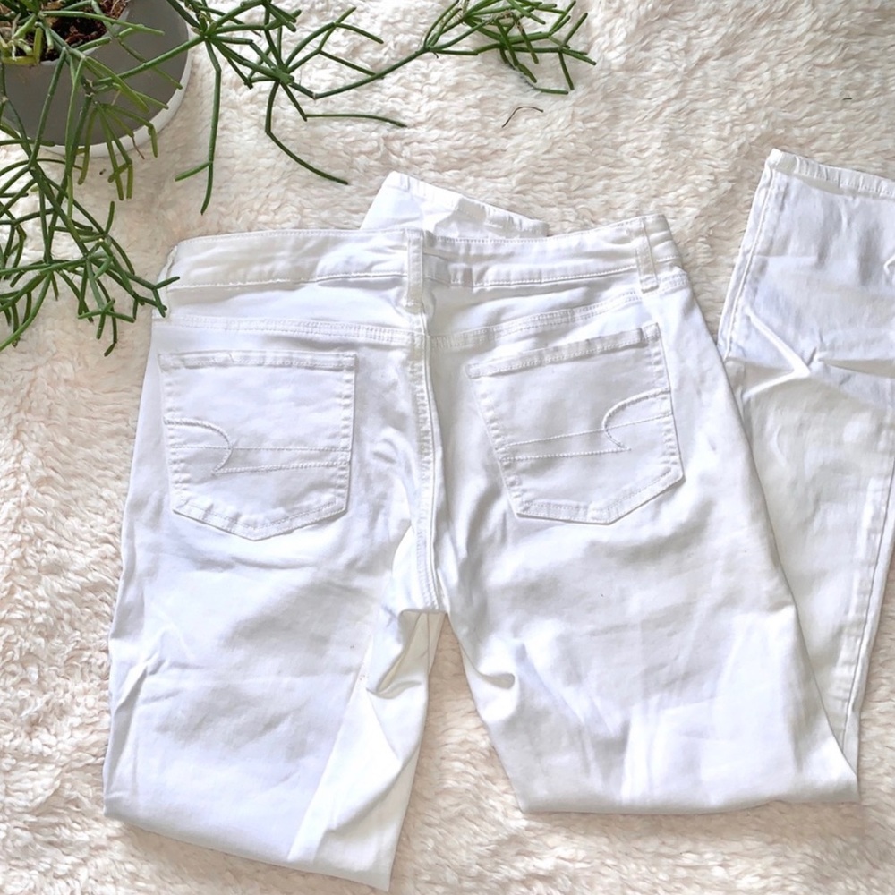 🌷GAP extra stretch slimming and super flattering white jeggings🌷